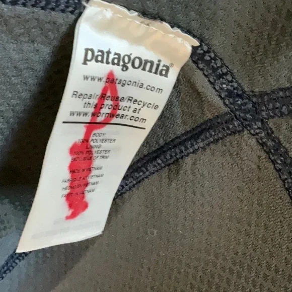 Patagonia Dark Blue Fleece Vest with Black Pocket - Picture 6 of 6